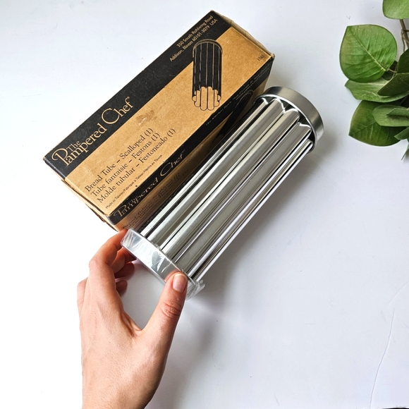 NEW The Pampered Chef Bread Tube Scalloped, Illinois USA Made in Taiwan - Picture 2 of 9